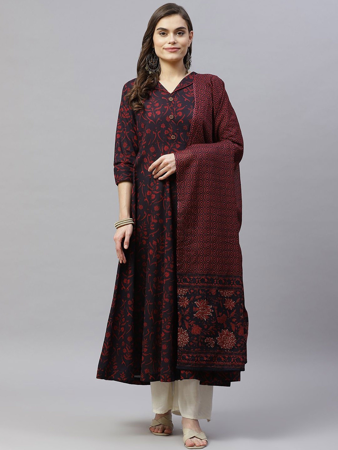 

MIRAVAN Floral Printed V-Neck Anarkali Kurta With Dupatta, Maroon