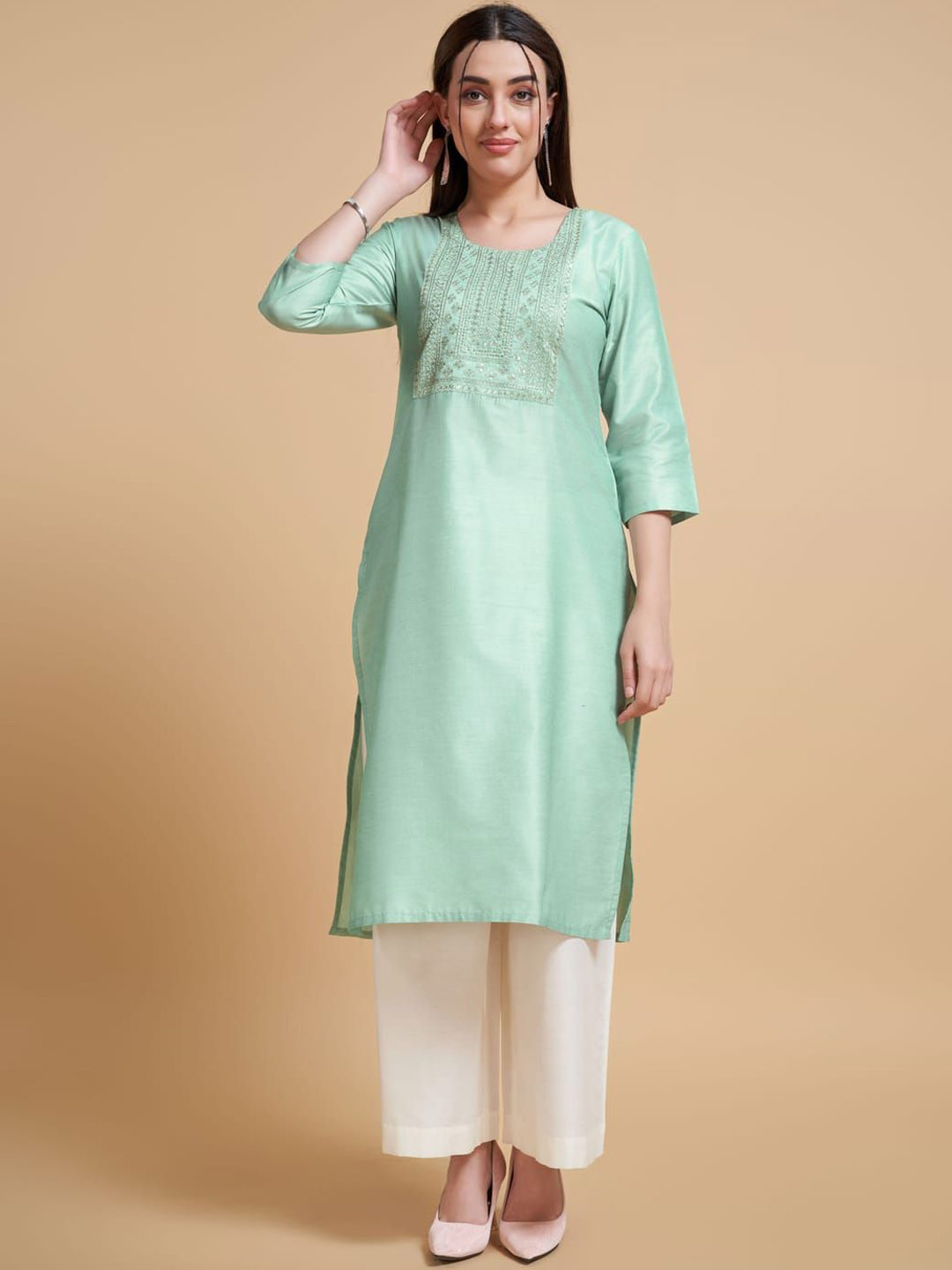 

Suha Embellished Yoke Design Sequinned Straight Kurta, Green