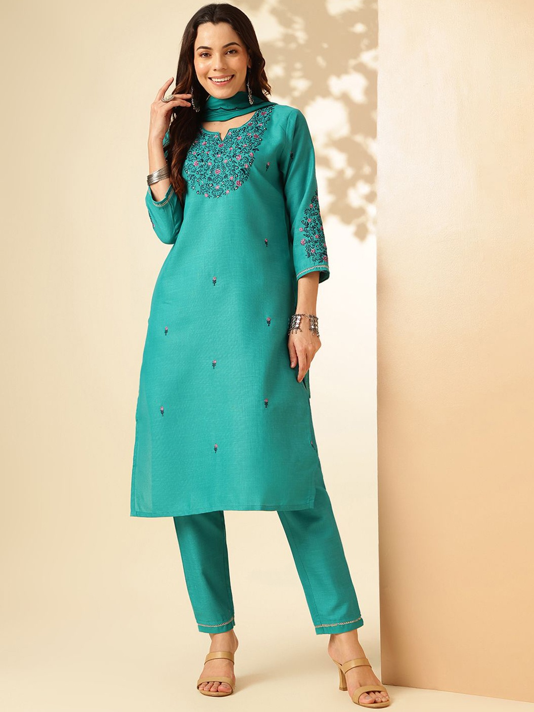 

Anouk Floral Embroidered Regular Thread Work Straight Kurta with Trousers & Dupatta, Sea green