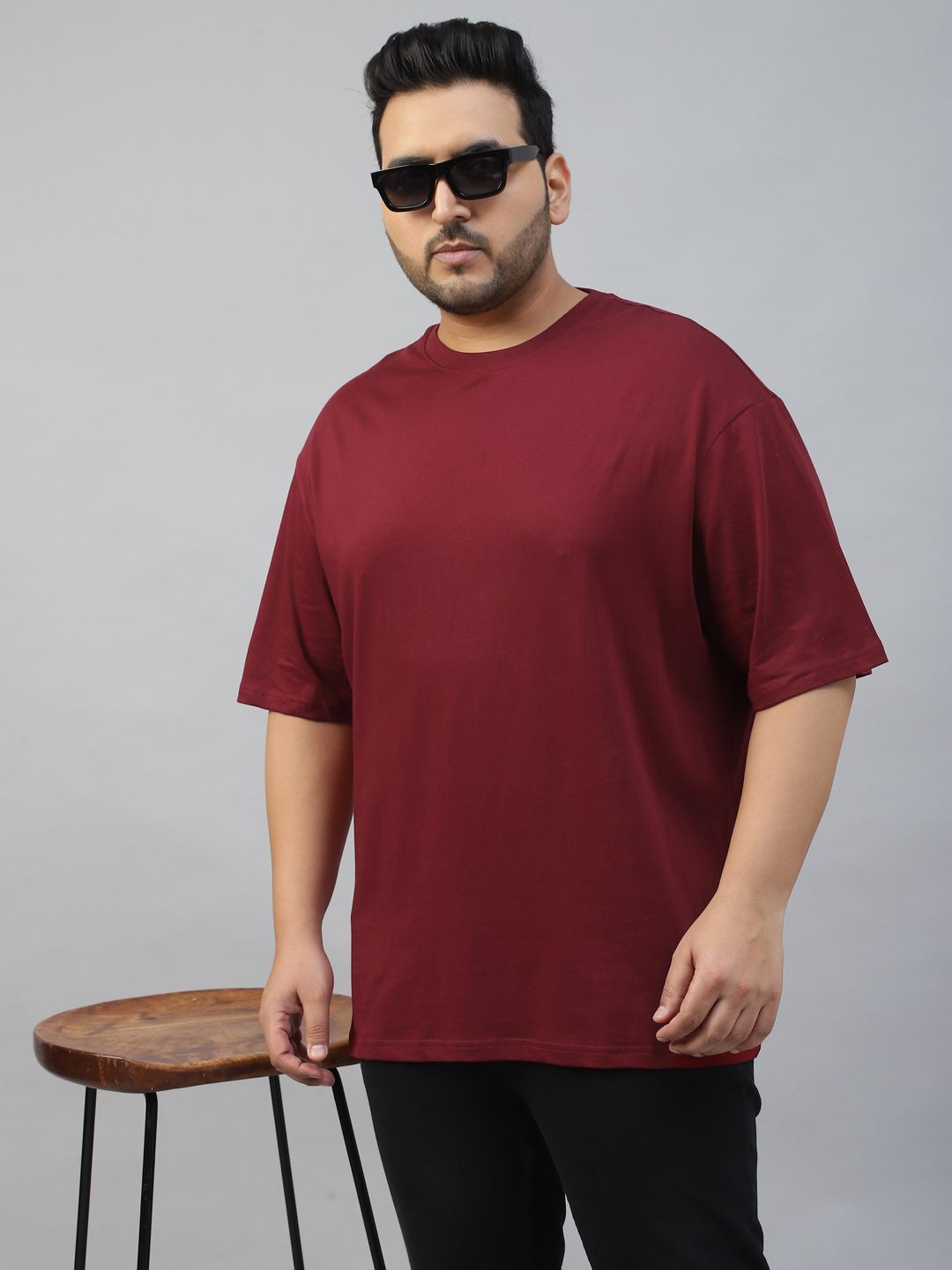 

VEIRDO Men Solid Round Neck Pure Cotton Oversized T-shirt, Maroon