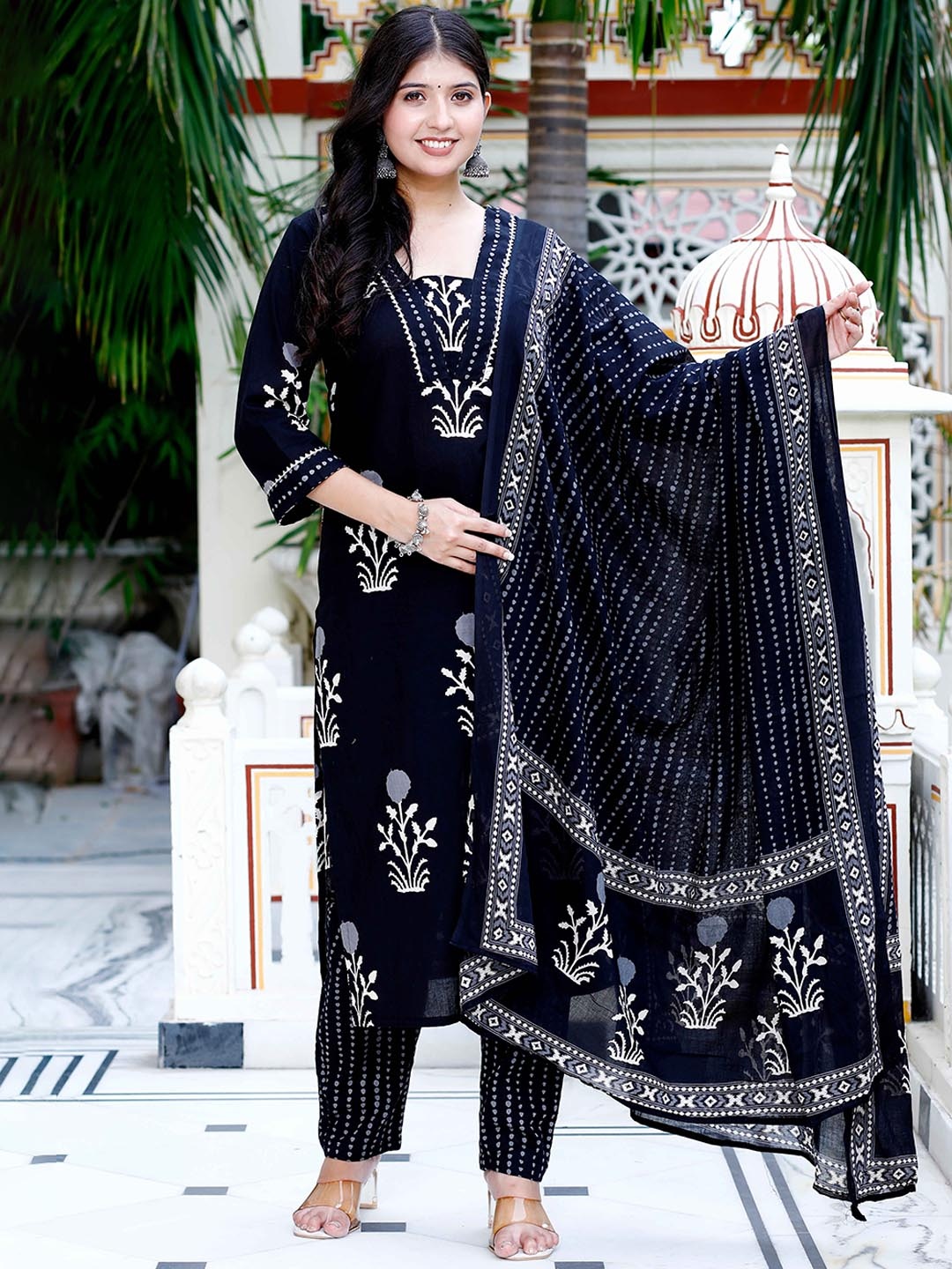 

MIRAVAN Floral Printed V-Neck Pure Cotton Straight Kurta with Trousers & Dupatta, Black