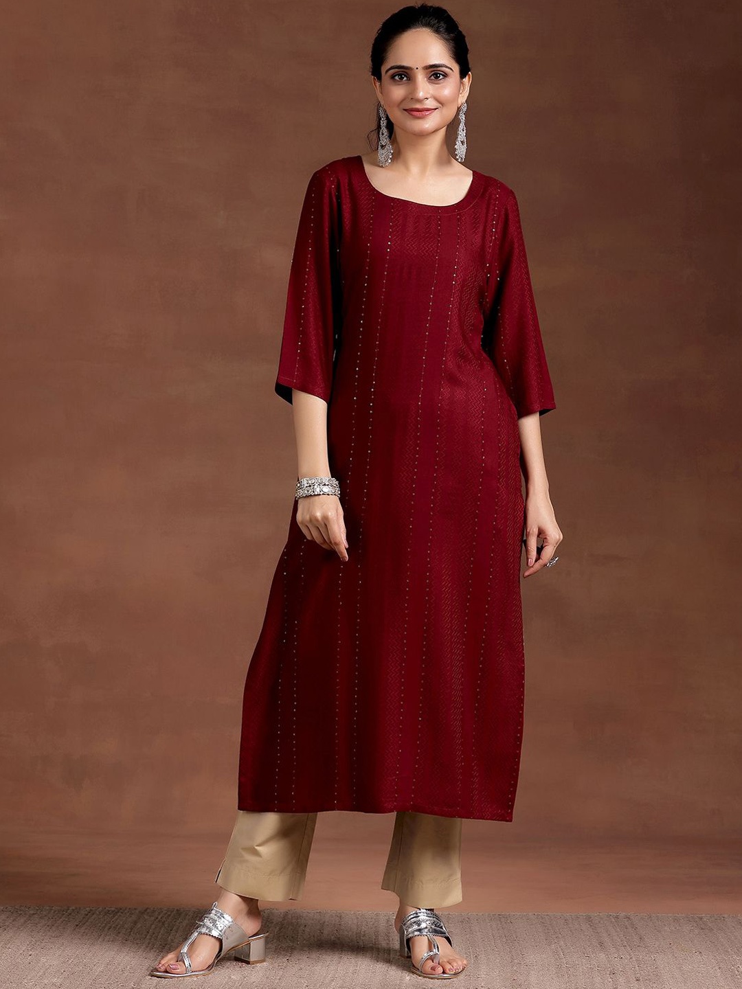 

Libas Geometric Woven Design Sequinned Straight Kurta, Red