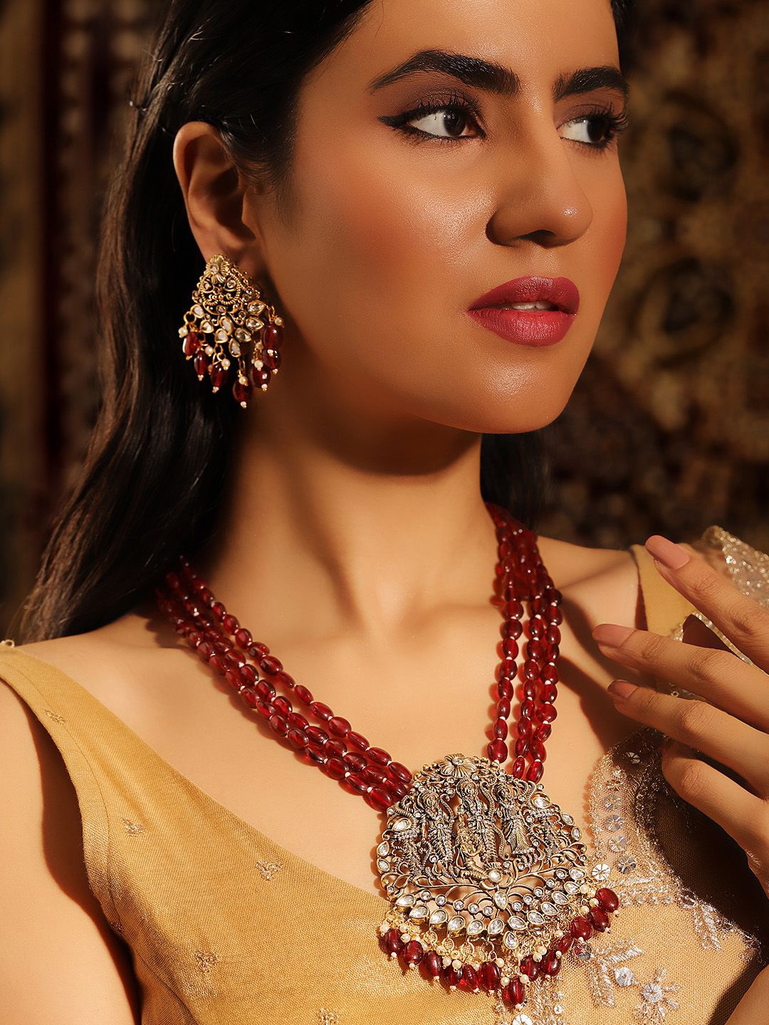 

Priyaasi Gold-Plated Kundan Studded & Beaded Jewellery Set