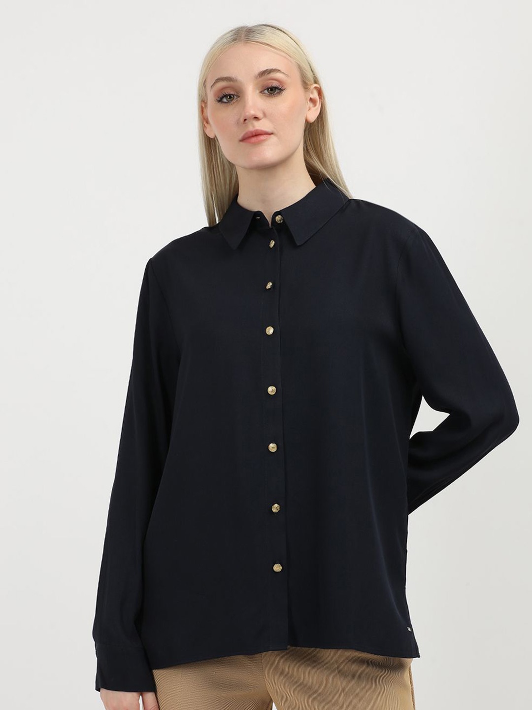 

Tommy Hilfiger Women Spread Collar Solid Casual Shirt, Blue