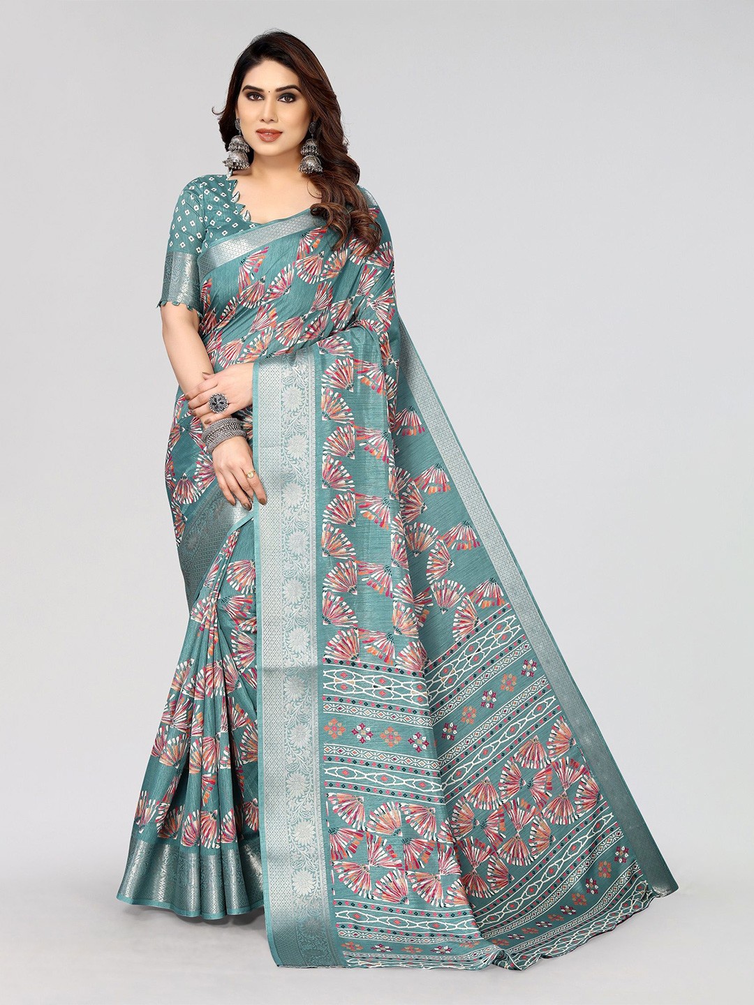 

VIRICA Woven Design Floral Zari Saree, Green