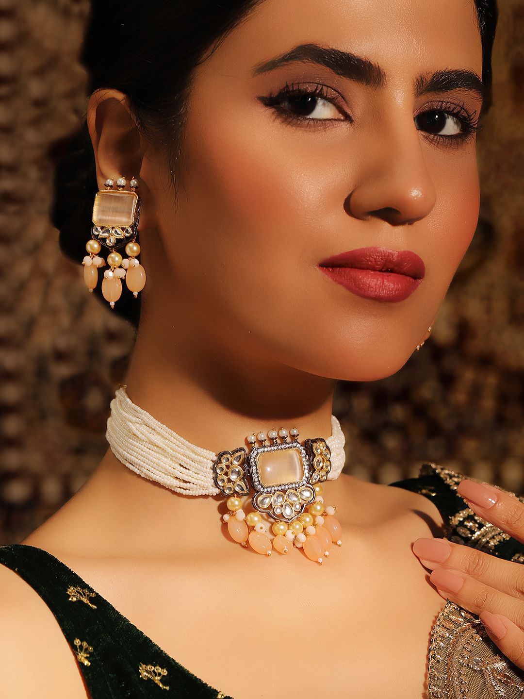

Priyaasi Gold Plated Kundan Stone Studded & Beaded Jewellery Set