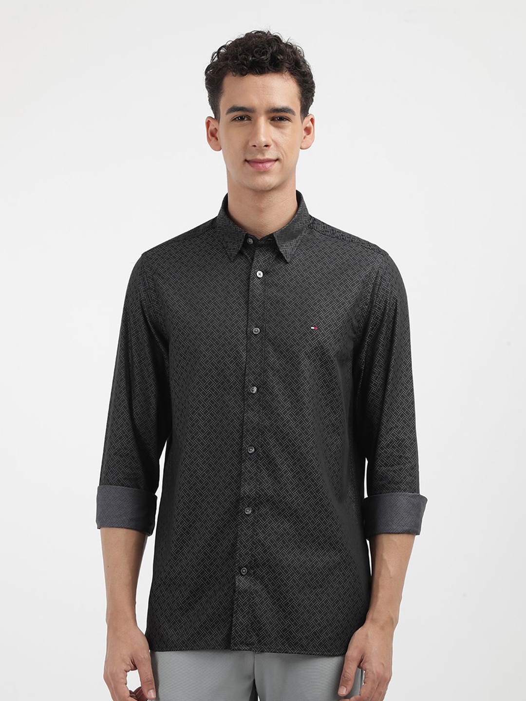 

Tommy Hilfiger Men Spread Collar Micro Ditsy Printed Cotton Casual Shirt, Black