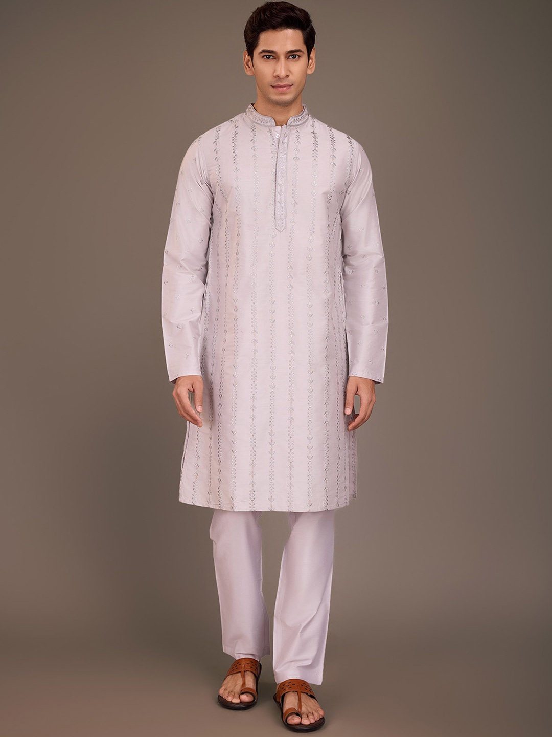 

House of Pataudi Floral Embroidered Mandarin Collar Sequins Straight Kurta, Grey