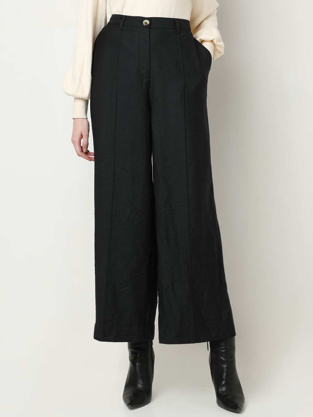 

Vero Moda Women Straight Fit High-Rise Trousers, Black