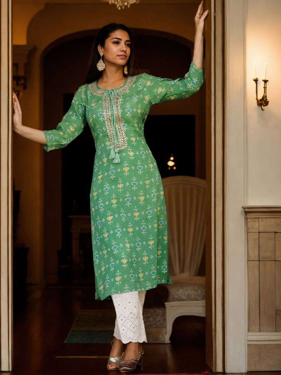 

AMIRAS INDIAN ETHNIC WEAR Ethnic Motifs Printed Tie-Up Neck Straight Kurta, Green