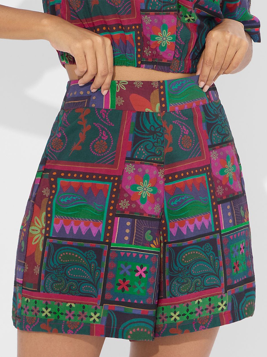

The Souled Store Women Printed Mid-Rise Shorts, Green