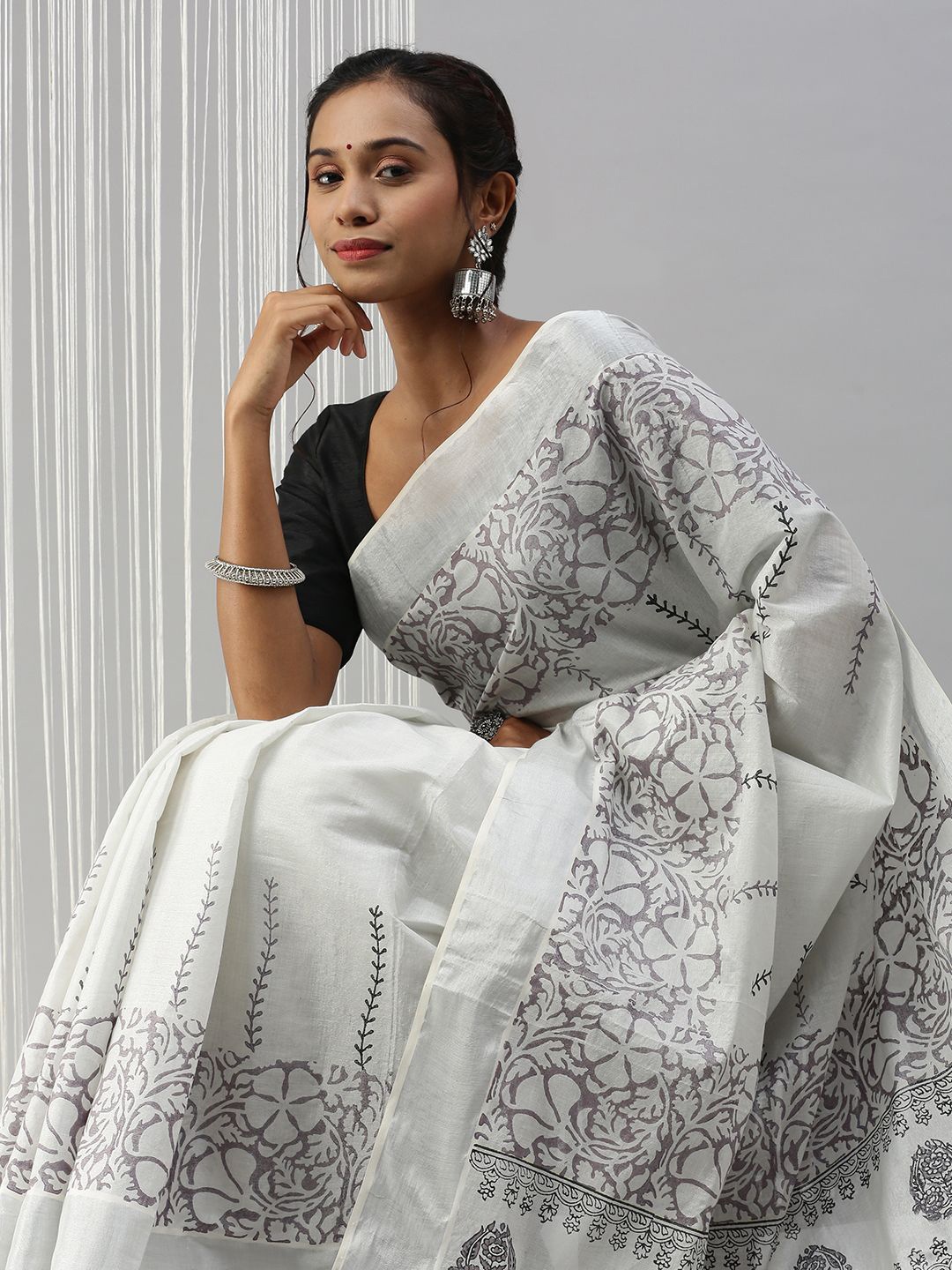 

Ramraj Floral Printed Tissue Saree With Blouse Piece, White