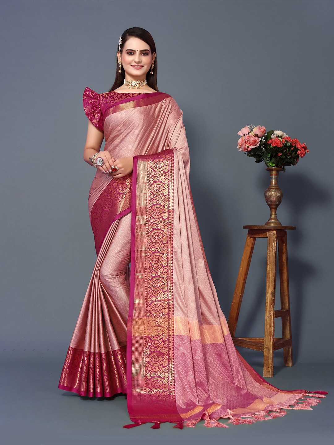 

Ekta Textiles Checked Zari Banarasi Saree, Pink
