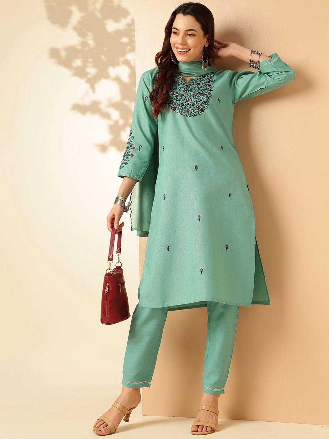 

Anouk Floral Yoke Design Regular Thread Work Straight Kurta with Trousers & Dupatta, Teal