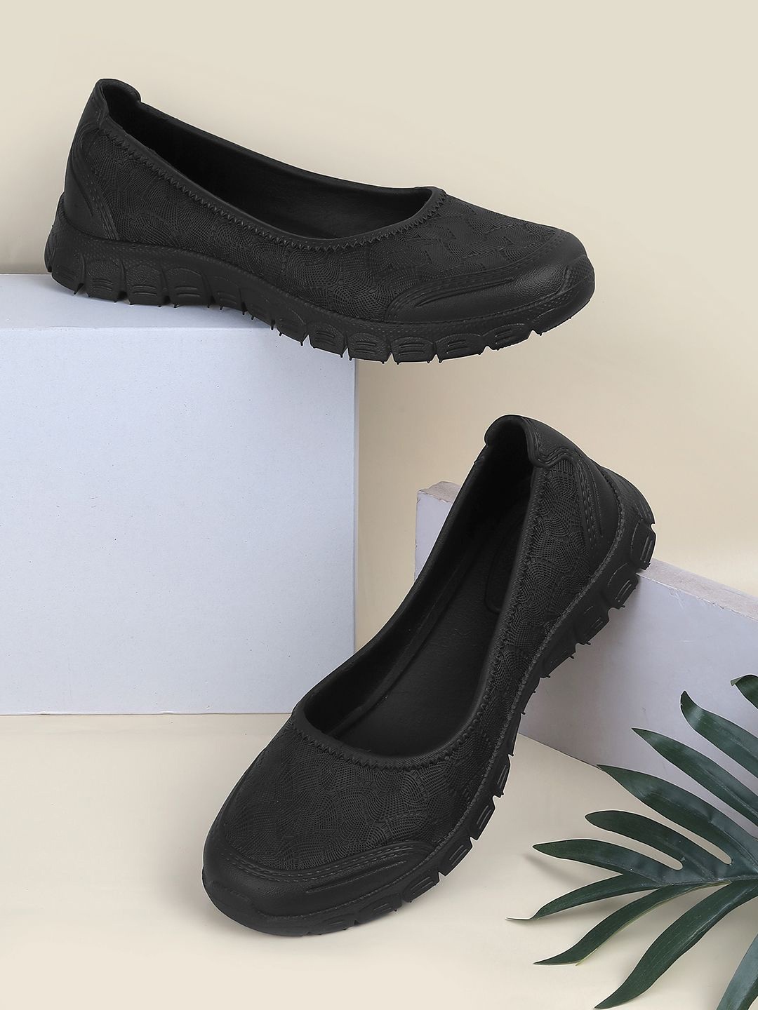 

WALKWAY by Metro Women Ballerinas Flats, Black