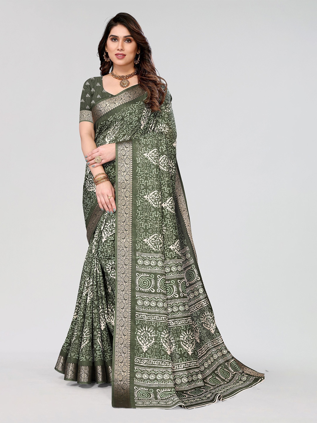 

VIRICA Ethnic Motifs Printed Zari Saree, Green