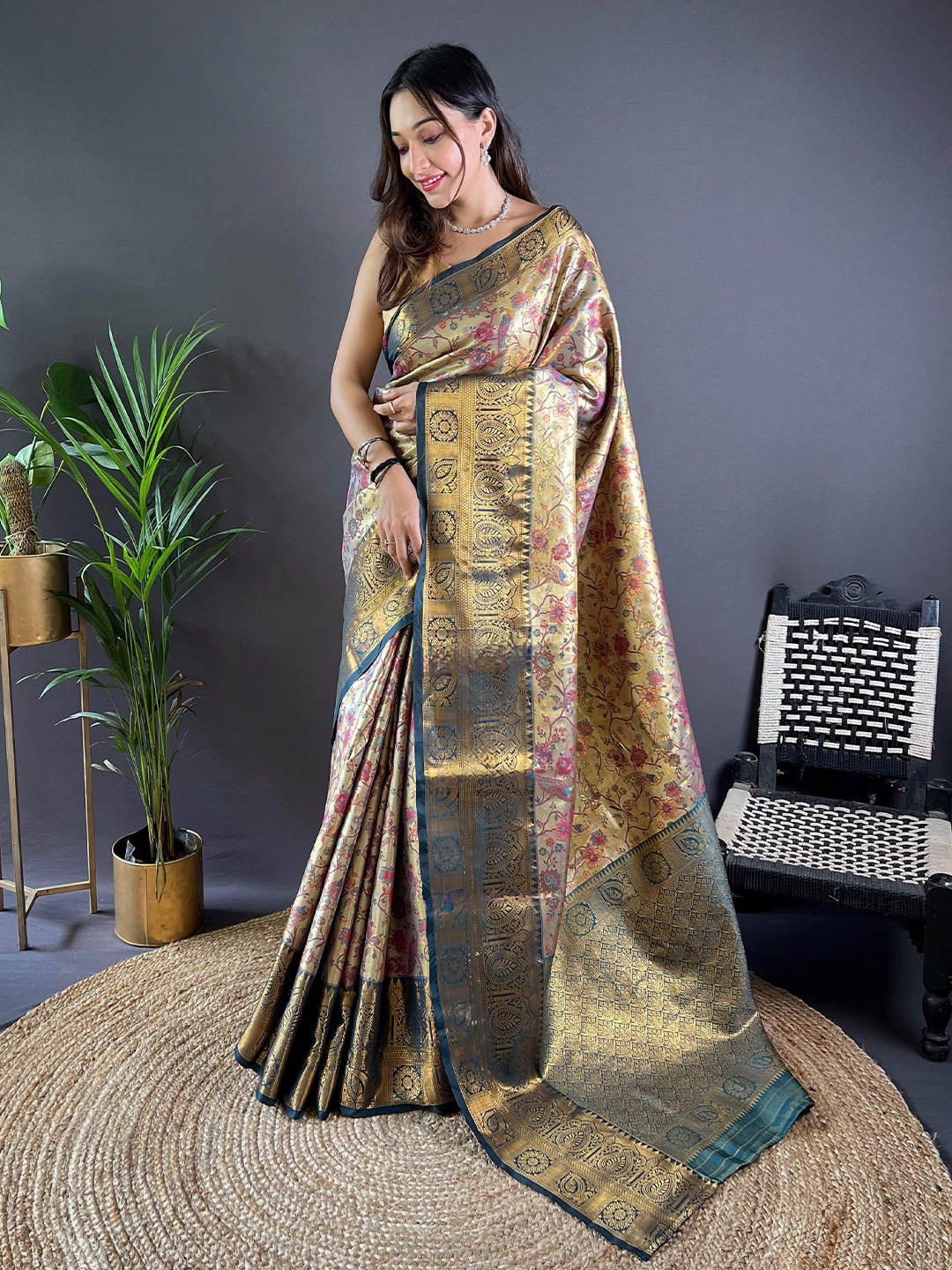 

HEER FASHION Women Floral Printed Dharmavaram Saree, Teal