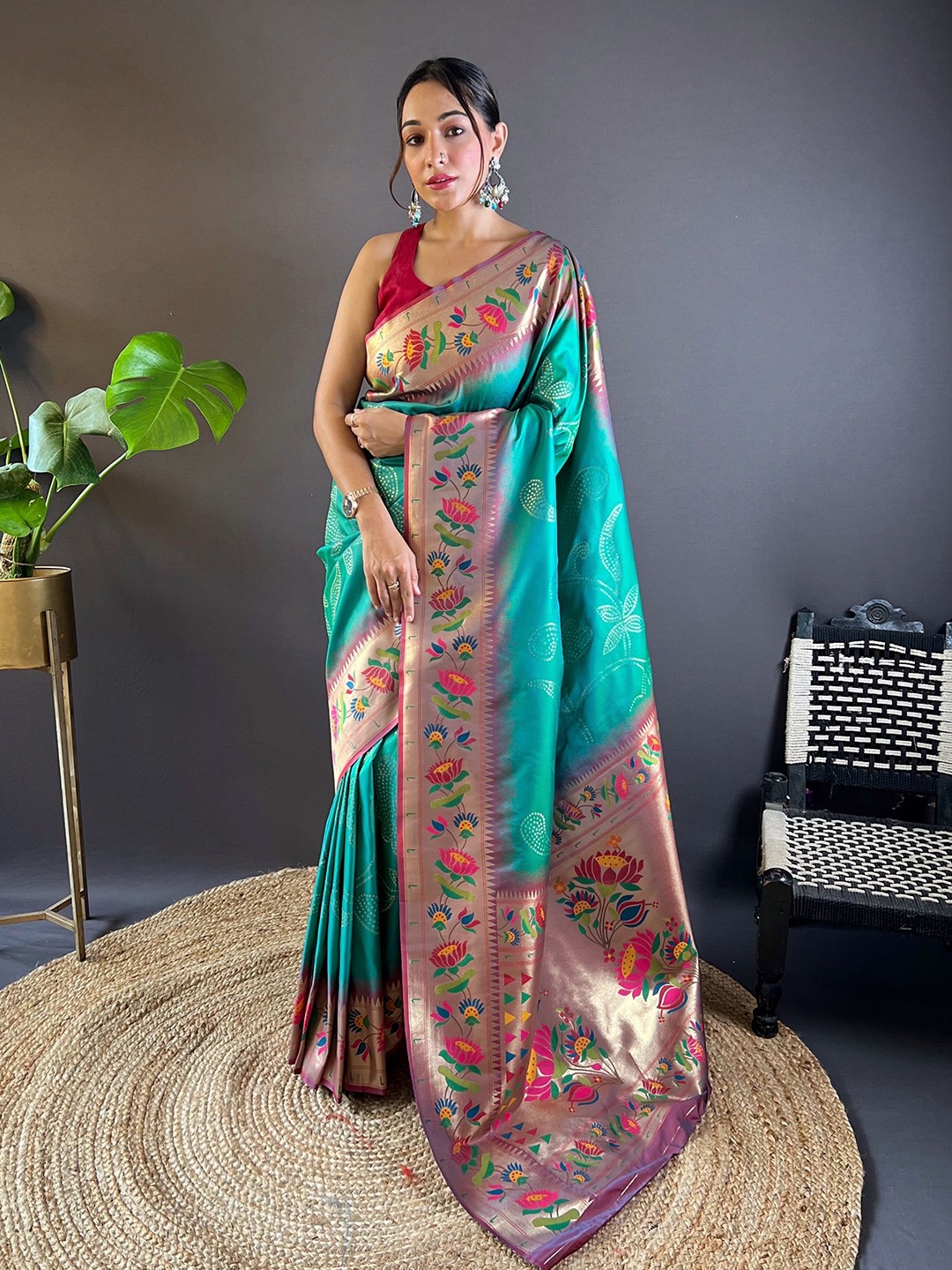 

HEER FASHION Women Woven Design Paithani Saree, Green
