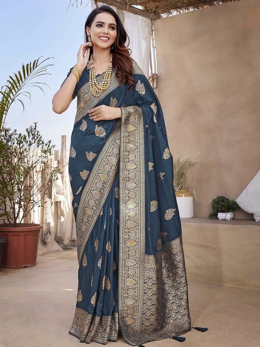 

Divyadham Textiles Woven Design Zari Pure Silk Paithani Saree, Navy blue