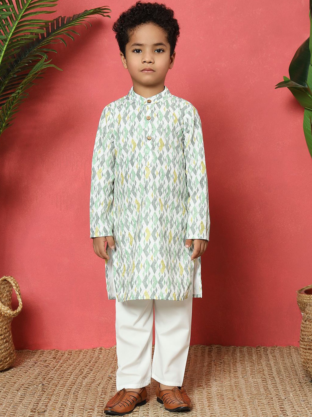 

Readiprint Fashions Boys Geometric Embroidered Pure Cotton Straight Kurta with Pyjamas, Pink