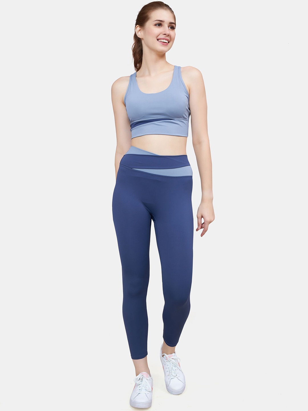

PLUMBURY Sleeveless High-Rise Sports Bra With Tights, Blue