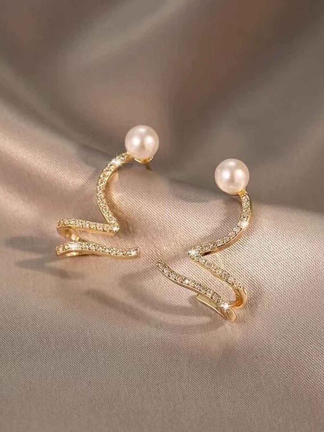 

KRENOZ Gold Plated Classic Pearls Earcuffs