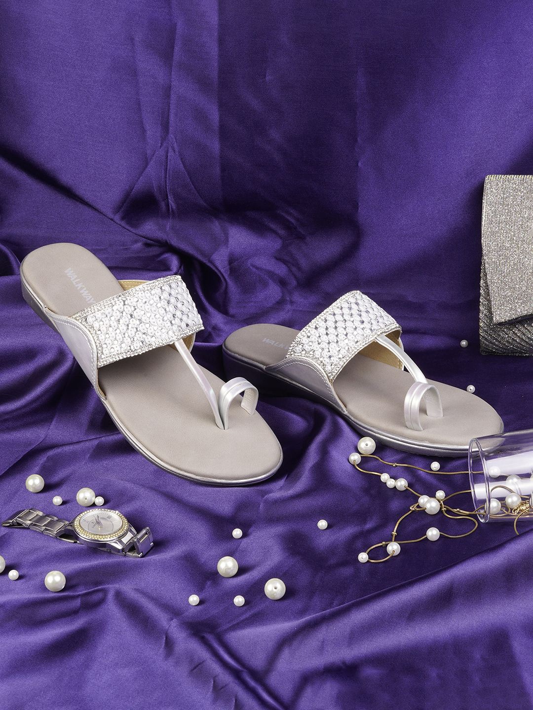 

WALKWAY by Metro Women Printed One Toe Flats, Silver