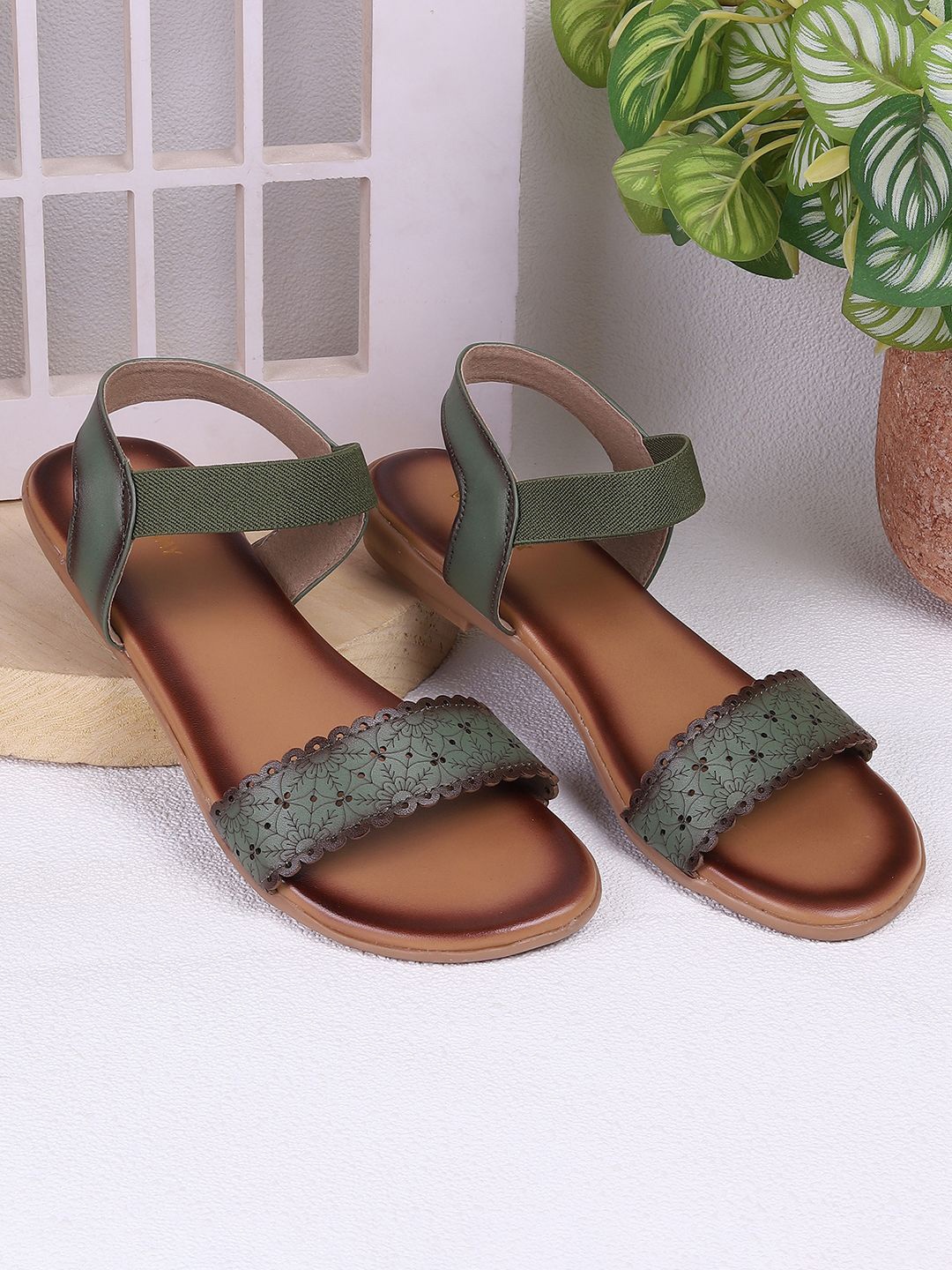 

WALKWAY by Metro Women Printed Open Toe Flats with Bows, Green