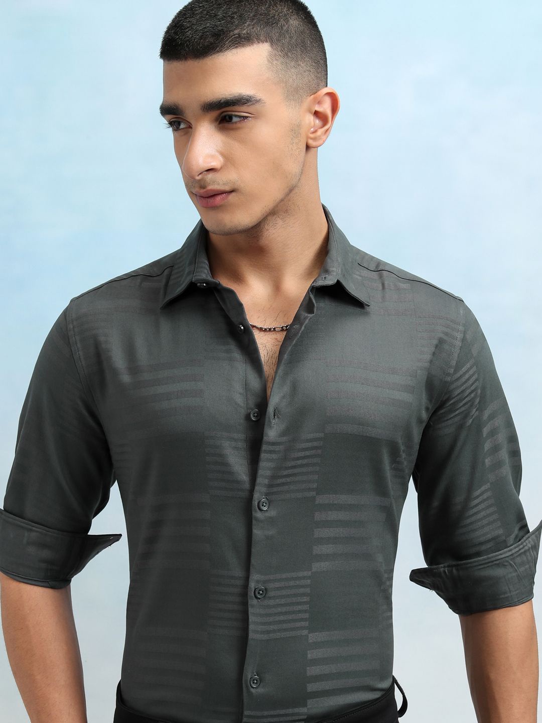 

HIGHLANDER Men Dobby Textured Solid Occation Slim Fit Shirt, Grey