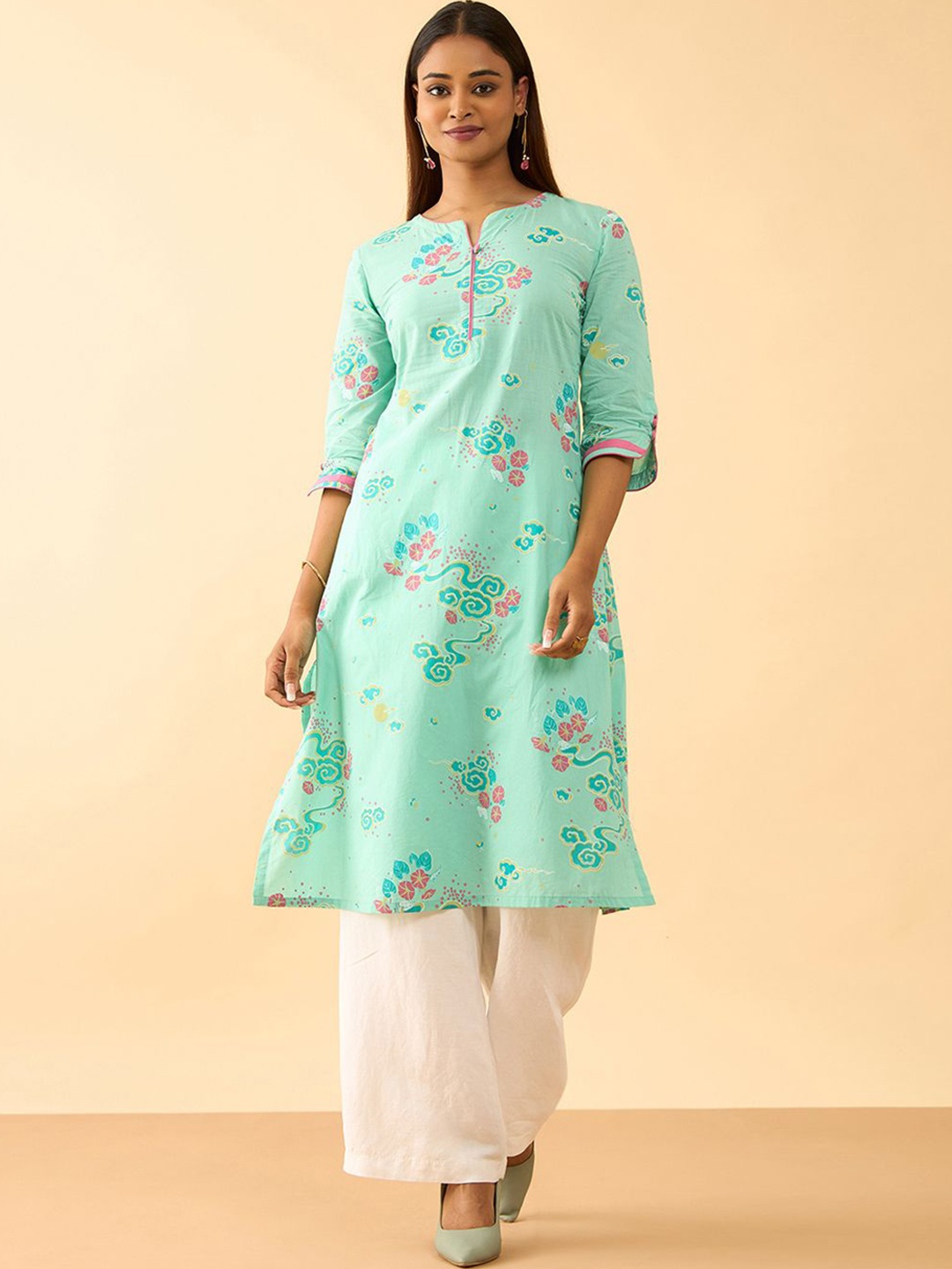 

Taneira Floral Printed Round Neck Pure Cotton Straight Kurta, Blue