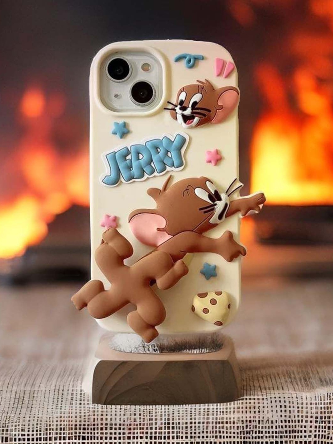 

TREEMODA Cartoon Characters Printed iPhone 15 Back Case Mobile Accessories, Cream