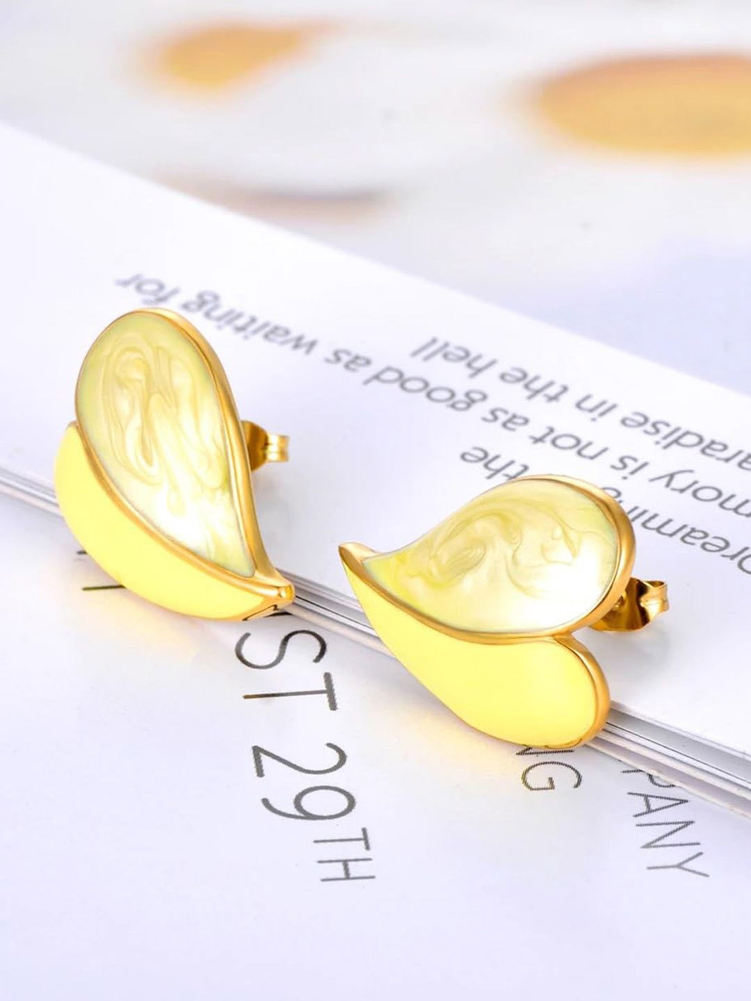 

VAGHBHATT Gold-Plated Heart Shaped Studs Earrings, Yellow