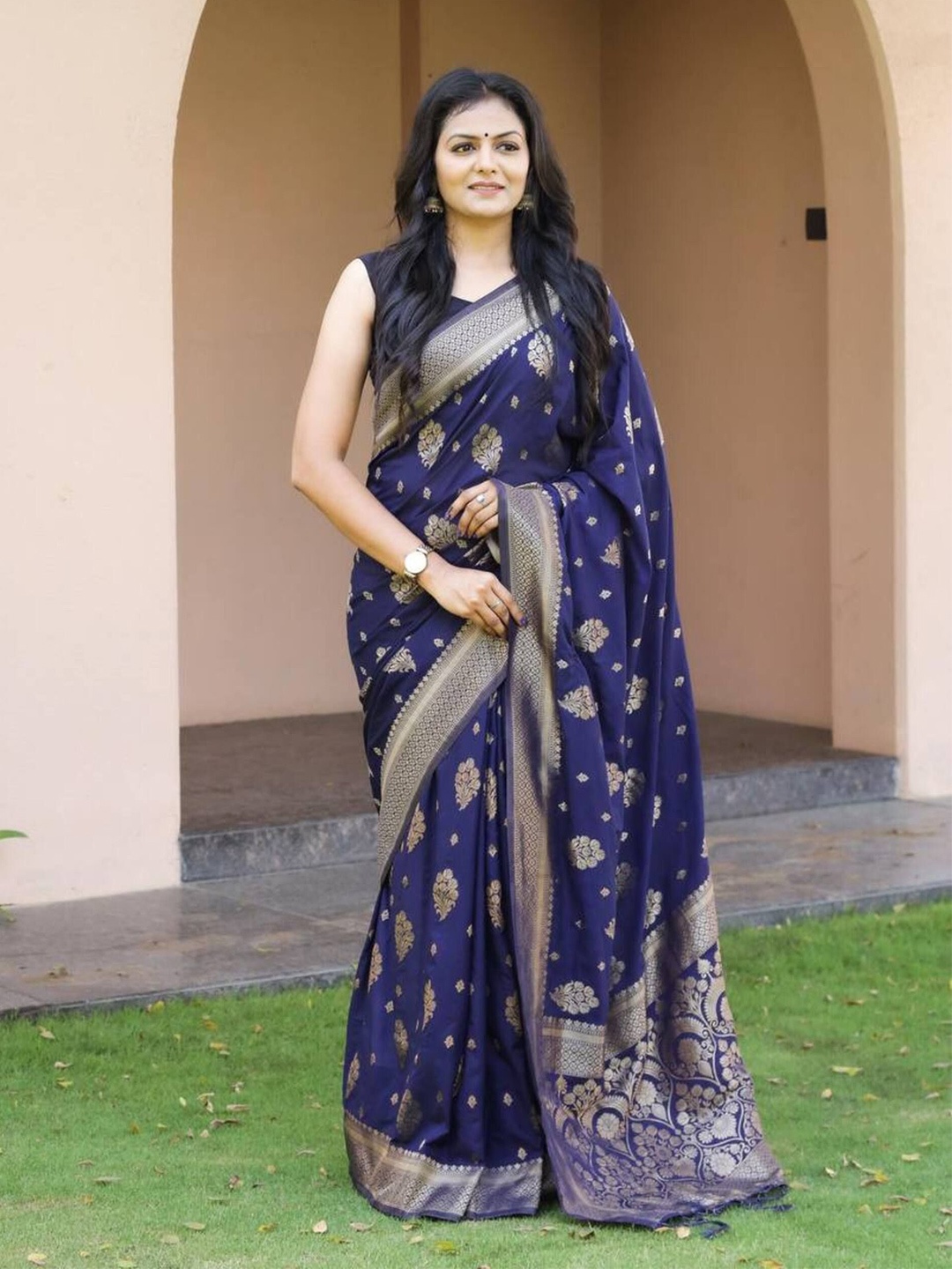 

Sanwariya Silk Woven Design Zari Kanjeevaram Saree, Navy blue