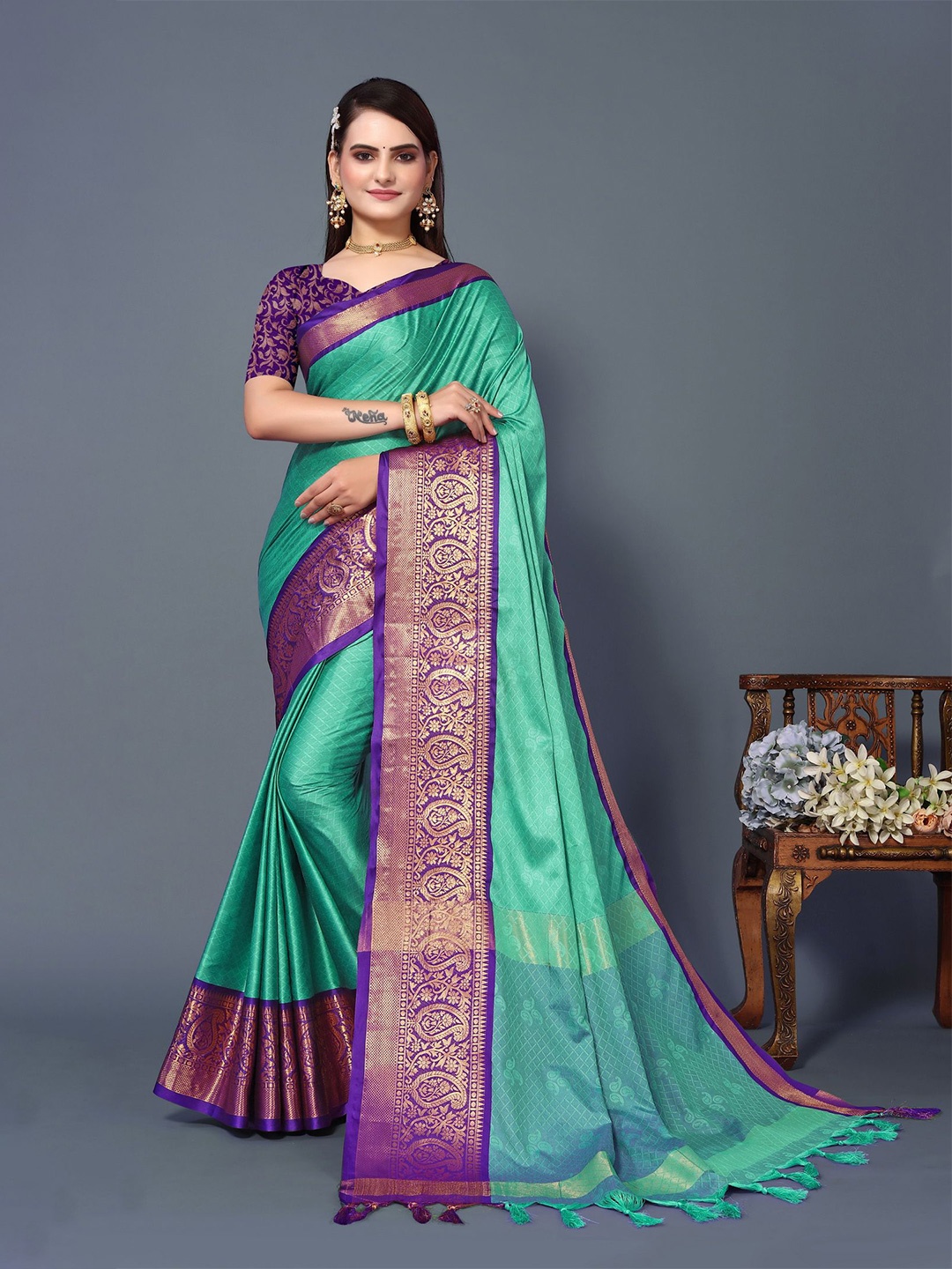 

Divyadham Textiles Woven Design Zari Kanjeevaram Saree, Turquoise blue