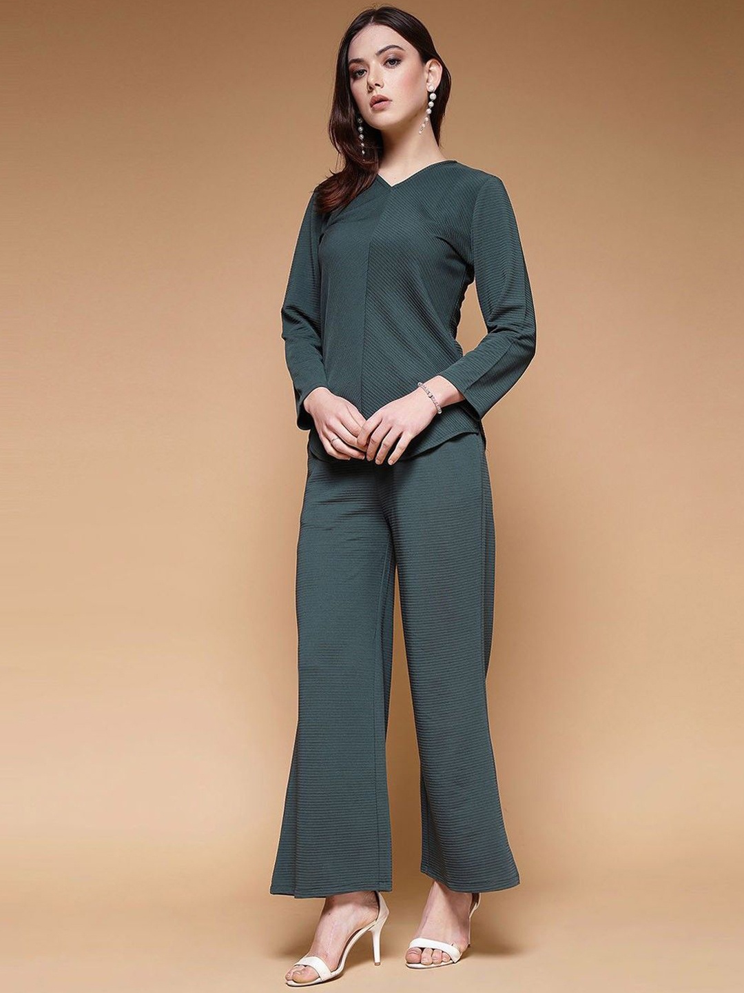 

Divyadham Textiles Ribbed V-Neck Sweatshirt & Trousers, Black