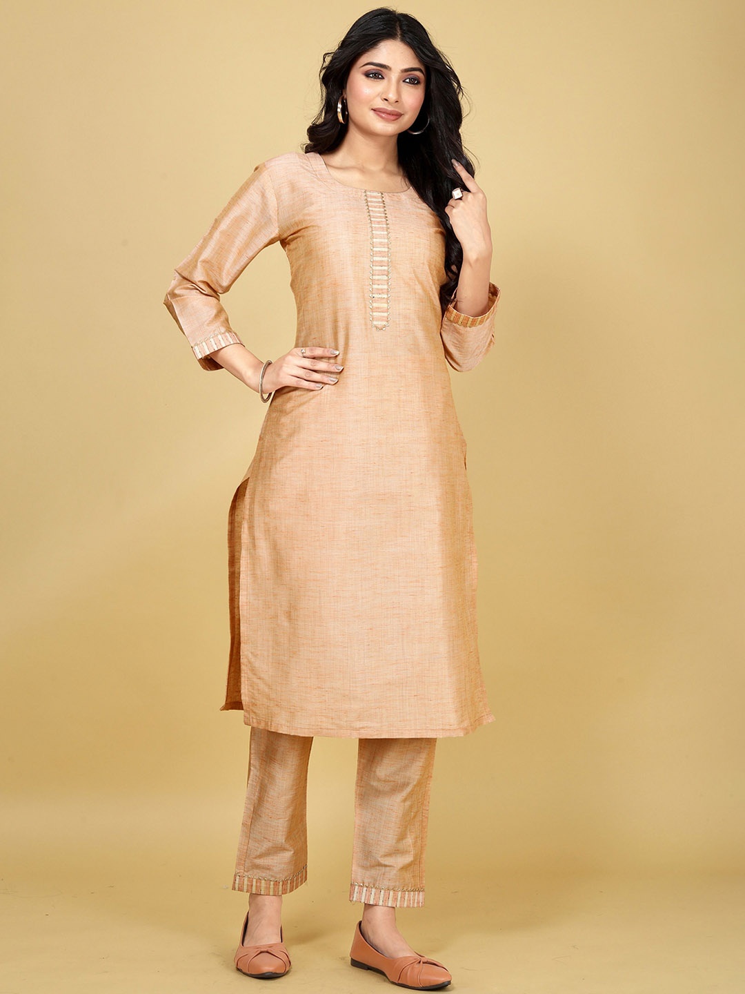 

JDS LIFESTYLE Round Neck Gotta Patti Cotton Silk Straight Kurta With Trousers, Orange