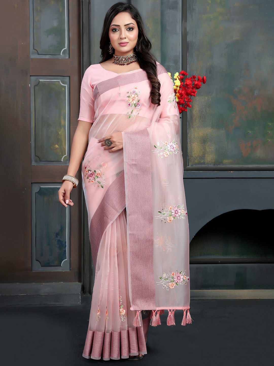 

RV CREATION Ethnic Motif Embroidered Organza Saree, Pink