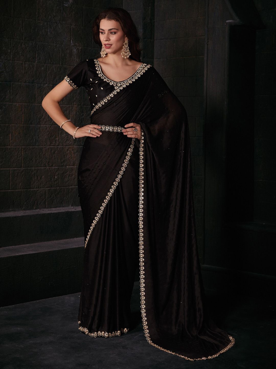 

Anouk Beads and Stones embellished Belted Saree, Black