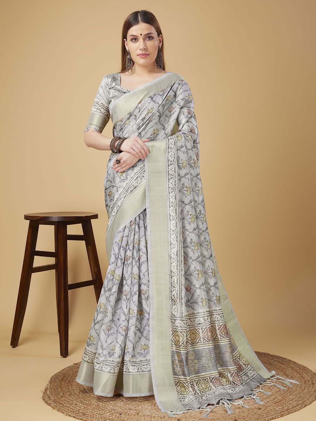 

DOI MOI Floral Print Woven Design Zari Banarasi Saree, Grey