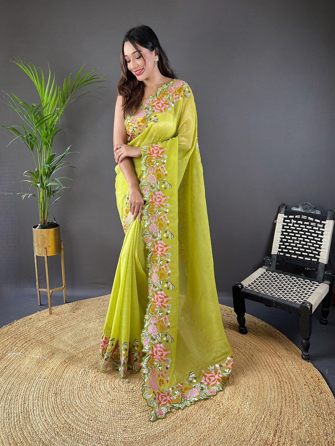 

RV CREATION Embroidered Saree, Green