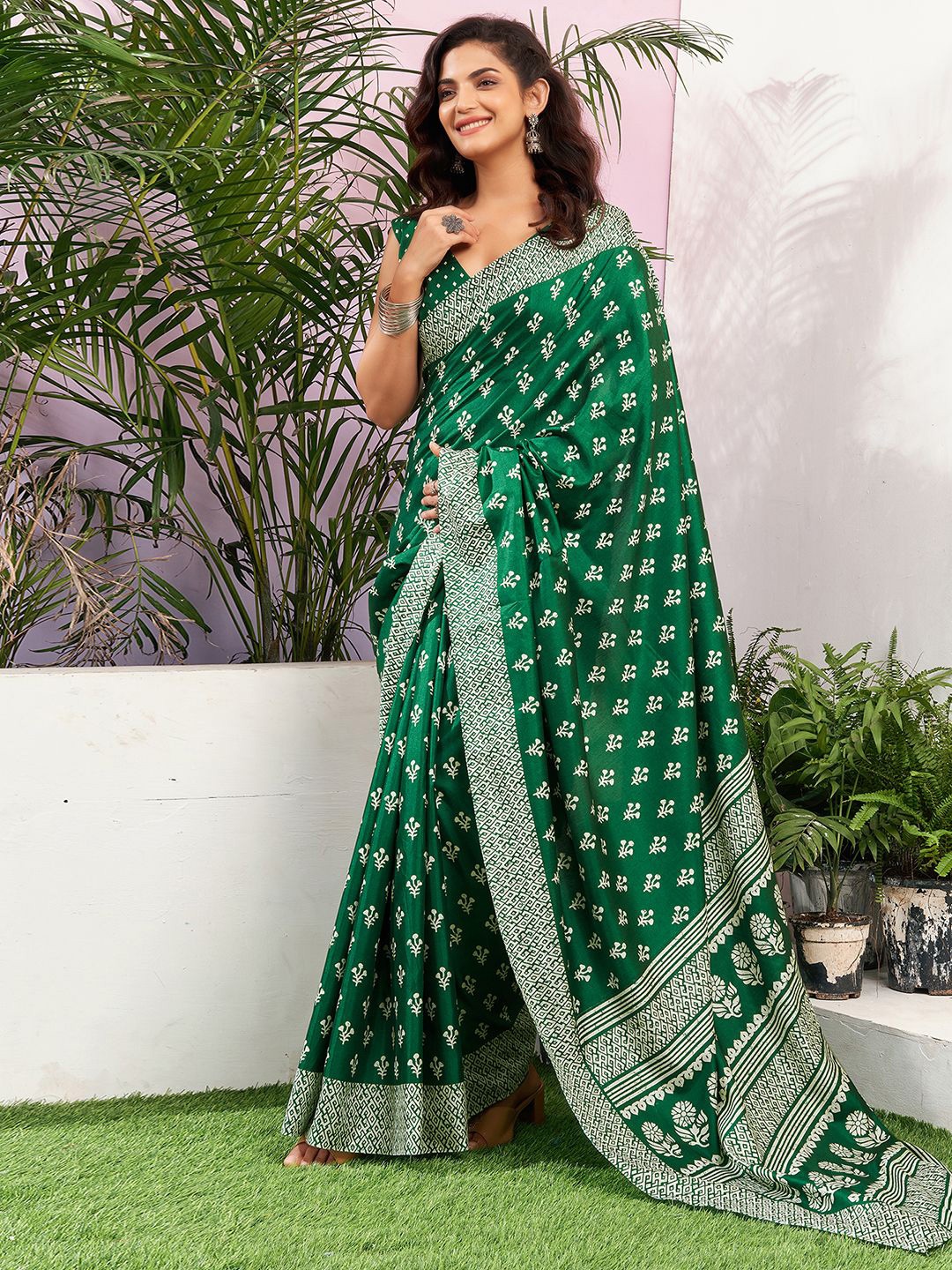 

KALINI Women's Floral Print Dabu Saree, Green