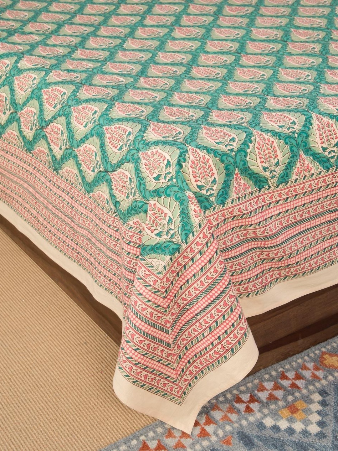 

Fabindia Green & pink Ethnic Motifs Printed Cotton Queen Bed Covers