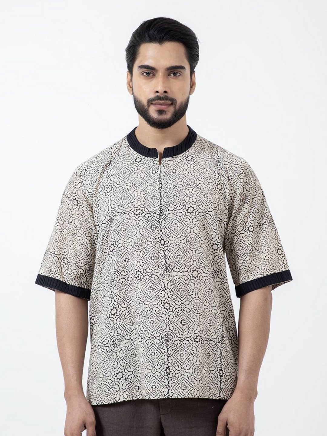 

Inkriti Men Abstract Printed Round Neck Pure Cotton Relaxed Fit T-shirt, Black