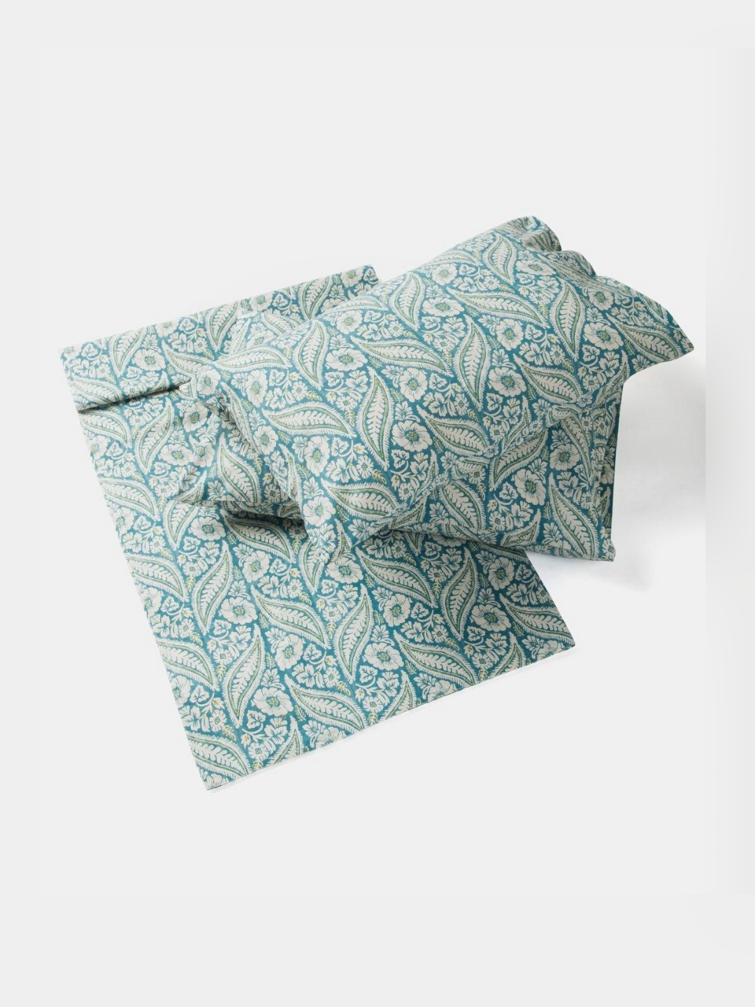 

Fabindia Blue & White Floral 124 TC King Bedsheet With 2 Pillow Covers