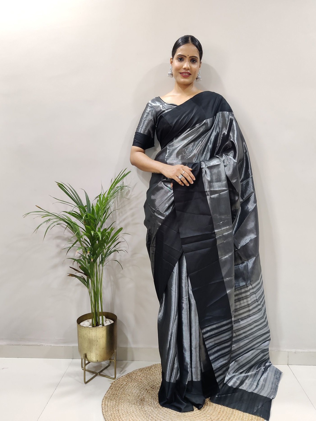 

Aika Women Solid Pure Silk Kanjeevaram Saree With Solid Border, Black
