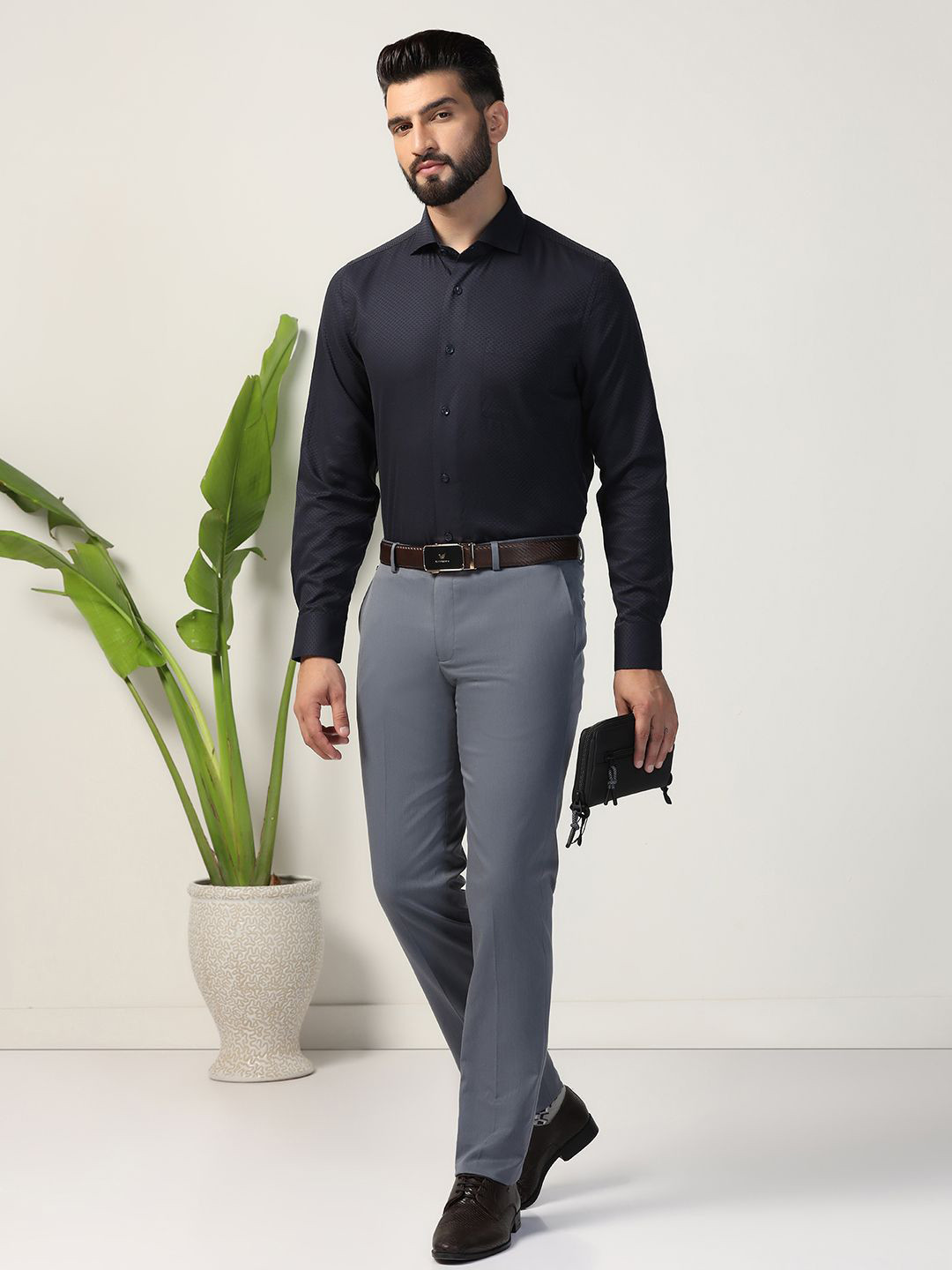

Blackberrys Men India Slim Cutaway Collar Textured Solid Cotton Slim Fit Casual Shirt, Navy blue