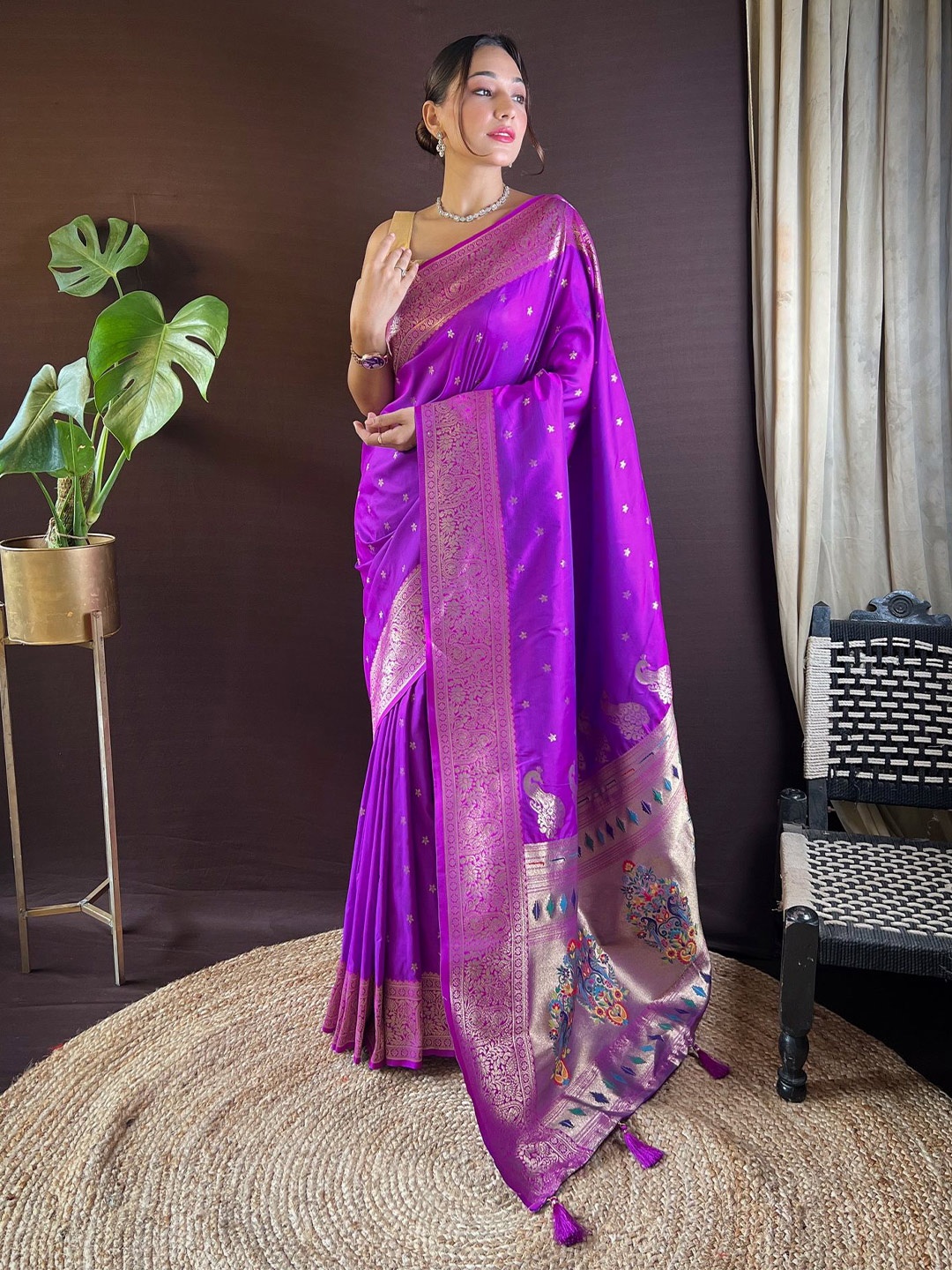 

Ekta Textiles Woven Design Zari Pure Silk Paithani Saree, Violet