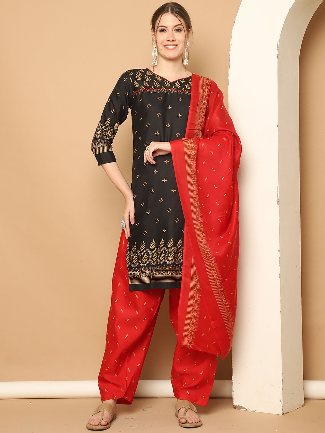 

Rajnandini Floral Printed V-Neck Straight Kurta with Salwar & Dupatta, Black