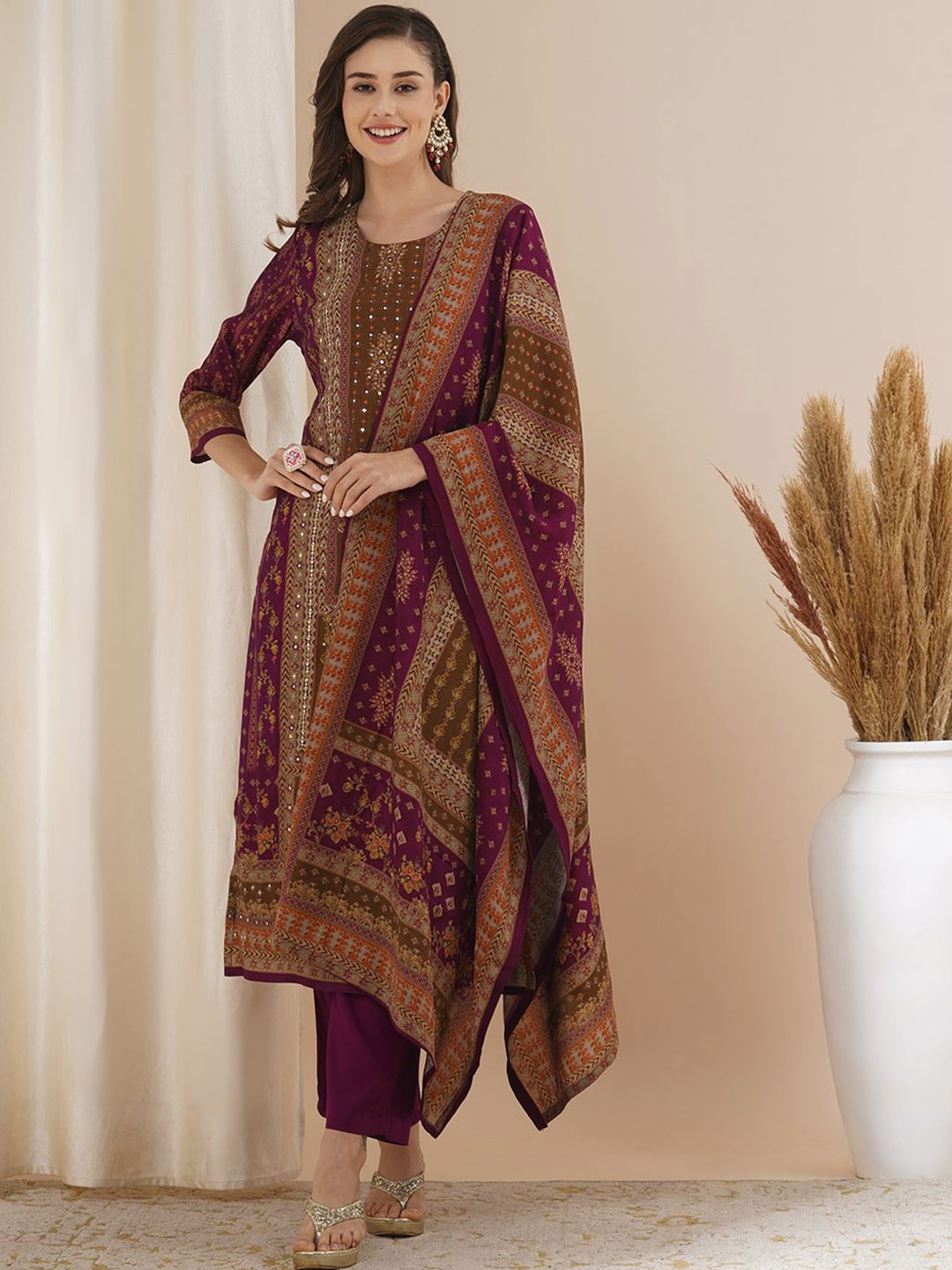 

FASHOR Floral Printed Beads and Stones Straight Kurta with Trousers & Dupatta, Burgundy