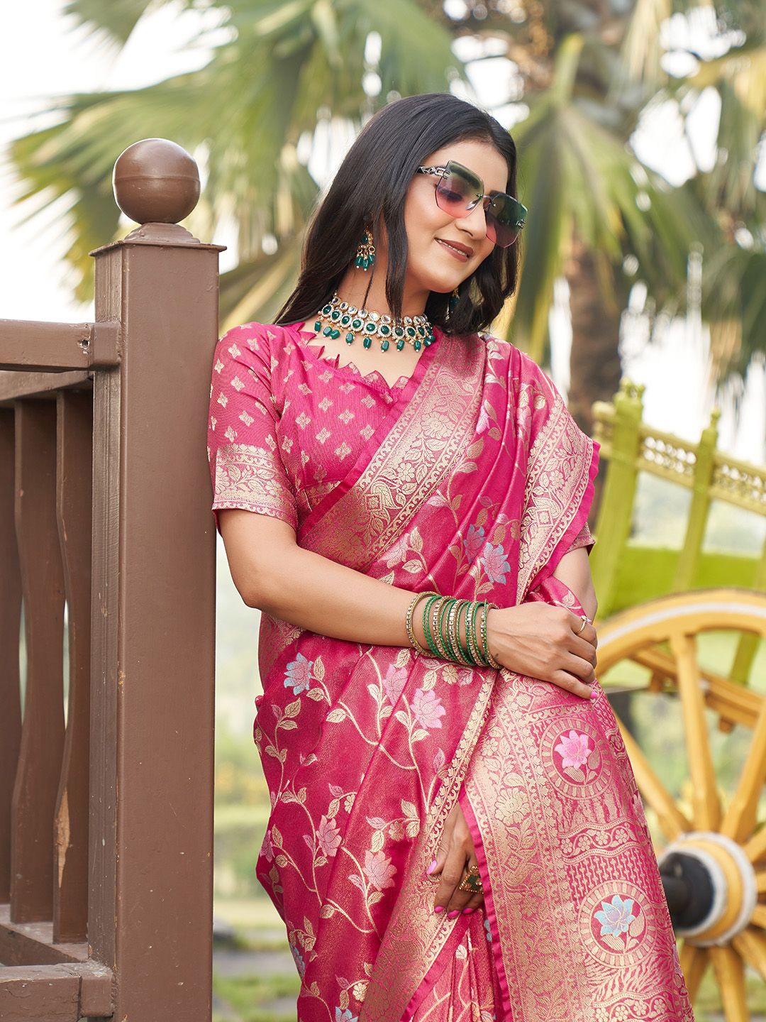

DOI MOI Woven Design Zari Banarasi Saree, Red